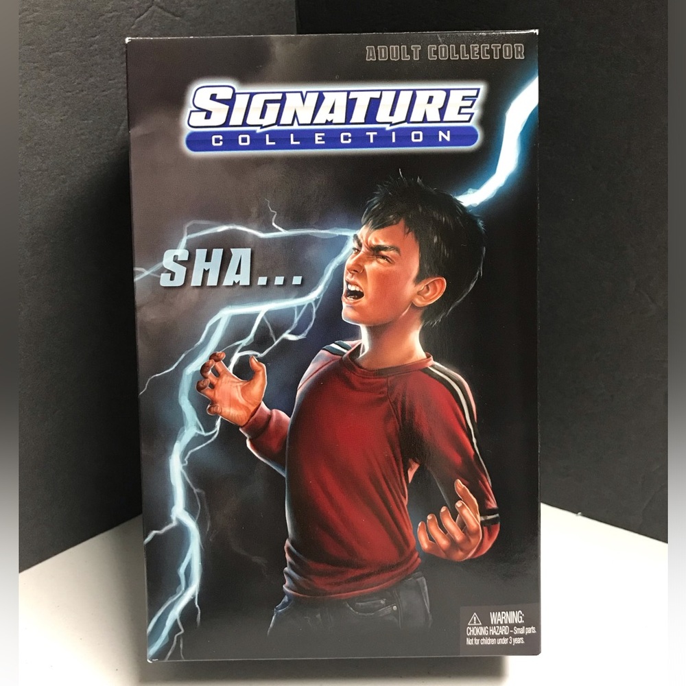Shazam! Signature Collection Adult Collector Figure -P